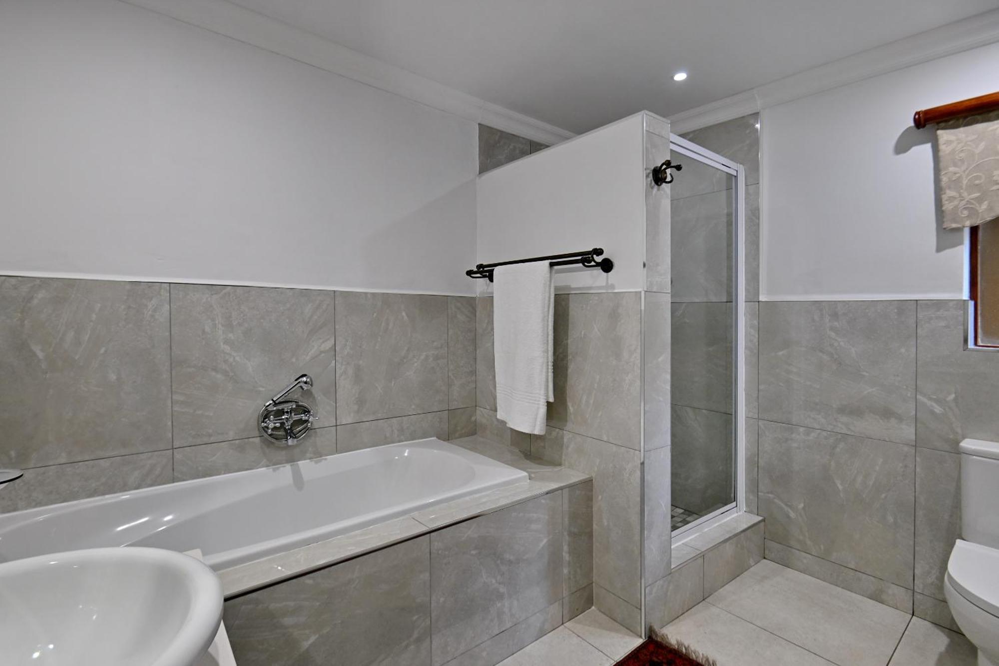 Black Eagle Hotel & Spa Roodepoort Bilik gambar